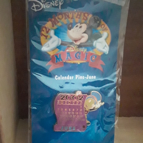 June 2002 Disney 12 months of magic pin. - Picture 1 of 2